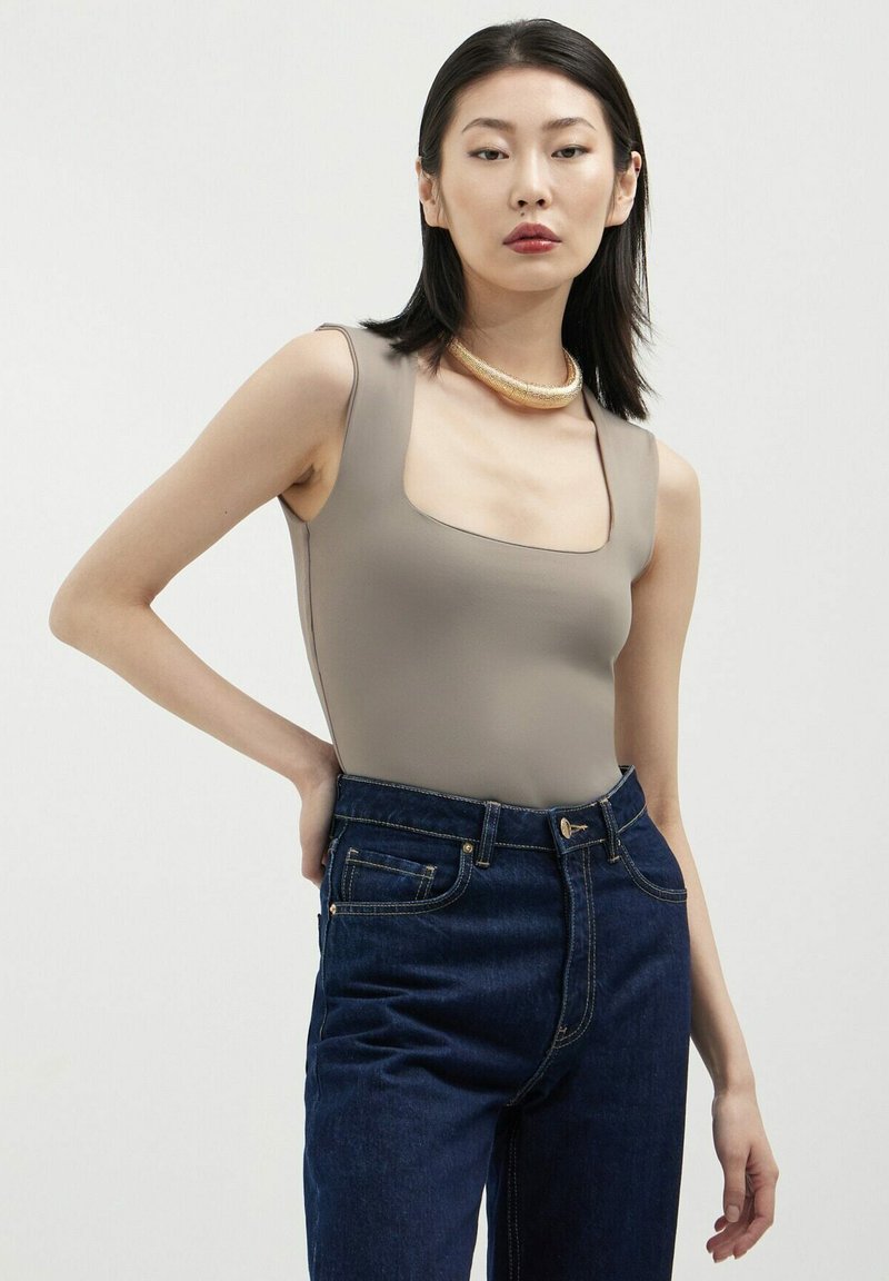 Calliope SCOLLO QUADRATO - Top - marrone