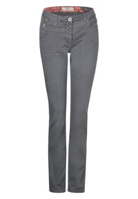 Pantalones de mezclilla gris de diseño recto, con cierre de botón y etiqueta de cinturón con acentos rojos. Textura suave y bolsillos clásicos.