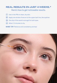 Nahaufnahme einer Frau, die mit einer Pipette Serum auf den oberen Wimpernkranz aufträgt und so die Anwendungshinweise für die Wimpernbehandlung zeigt.