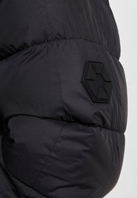 Southpole Talvitakki - black