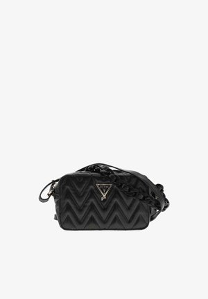 Sac bandoulière noir matelassé avec motif en zigzag, emblème du logo Guess doré et chaîne épaisse comme bandoulière.