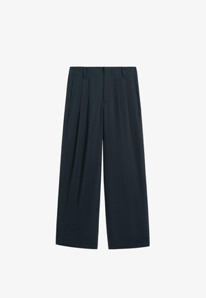 Zwarte wijde broek met plooien aan de voorkant, riemlussen en zijzakken, afgebeeld op een witte achtergrond.