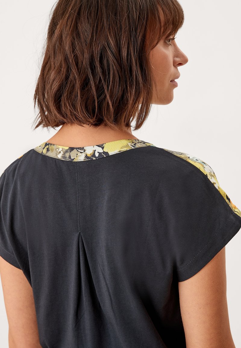 Damen T-Shirts | s.Oliver T-Shirt print blue graphite aop/dunkelblau - KO45502 Damen T-Shirts | s.Oliver T-Shirt print blue graphite aop/dunkelblau - KO45502