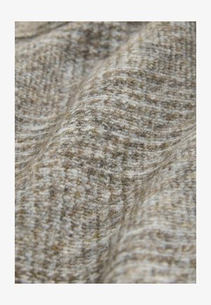 Wollstoff mit einer weichen, strukturierten Oberfläche in einem gedämpften Karomuster, das Beige-, Grau- und Hellbrauntöne verbindet.