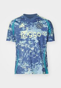 Maglietta da calcio blu con motivi astratti azzurro chiaro e giallo, maniche corte, design a scollo a V, presenta il logo Adidas e il badge del club.