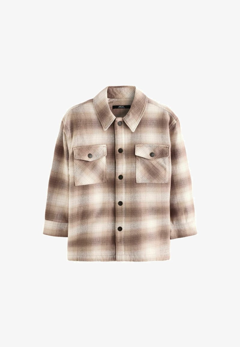 Camicia a quadri marrone realizzata in tessuto morbido, con colletto, due tasche sul petto con chiusura a bottone e maniche lunghe.
