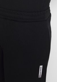 Jack & Jones Performance Pantalón corto de deporte - black