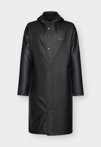 Cappotto impermeabile nero con cappuccio, maniche lunghe, chiusure frontali a pressione e tasche laterali. Realizzato in materiale liscio e resistente.
