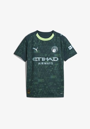 Tume roheline lühikeste varrukatega jalgpallijersey, millel on heleroheline geomeetriline muster. Omab ümmargust kaelust ning logo Puma ja Etihad Airways.