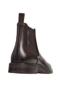 Bruna läder Chelsea-boots med elastiska sidopaneler, en slät yta, rund tå och en låg staplad träklack.