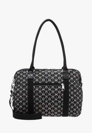 Sac à main noir et blanc à motif géométrique avec deux poignées supérieures, poche avant zippée et bandoulière amovible.