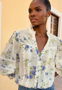 Love & Roses V NECK RIC RAC  - Bluza s gumbima - ivory white floral