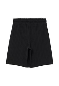 Zwarte shorts met een gestructureerd, geribbeld patroon. Heeft een elastische tailleband en een ontspannen pasvorm. Geen zakken of zichtbare hardwaredetails.