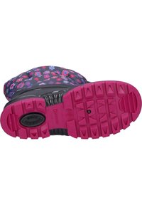 Regenschuh mit einem schwarzen und rosa blumigen Obermaterial. Texturiertes pinkes Gummisohle mit tiefem Profil und Stoßdämpfer-Funktion. Langlebig und wetterbeständig.