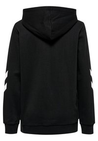 Czarna bluza z dużym kapturem, białe geometryczne wzory na rękawach oraz ściągacze u mankietów i na dole. Wykonana z miękkiego, strukturalnego materiału.