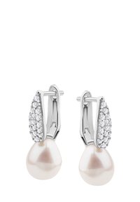 Kolczyki z perłami w kroplach z srebrnym wykończeniem. Posiadają perłę w kształcie łezki oraz błyszczącą linię kryształków wzdłuż zakrzywionego wzoru.