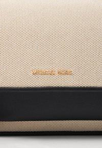 MICHAEL Michael Kors CLAIRE  - Skulderveske - black
