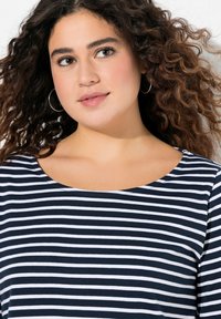 Ulla Popken STRIPED 3/4 SLEEVE - Langarmshirt - navy blue