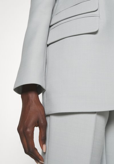 Materiel BUTTON BOXY - Κοντό παλτό - cloud grey