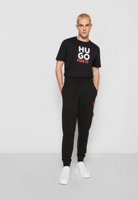 HUGO DWELLROM - Cargo hlače - black