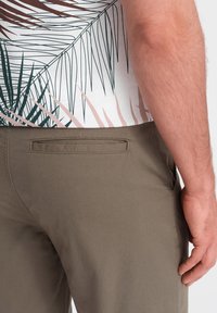 Ombre Shorts - olive