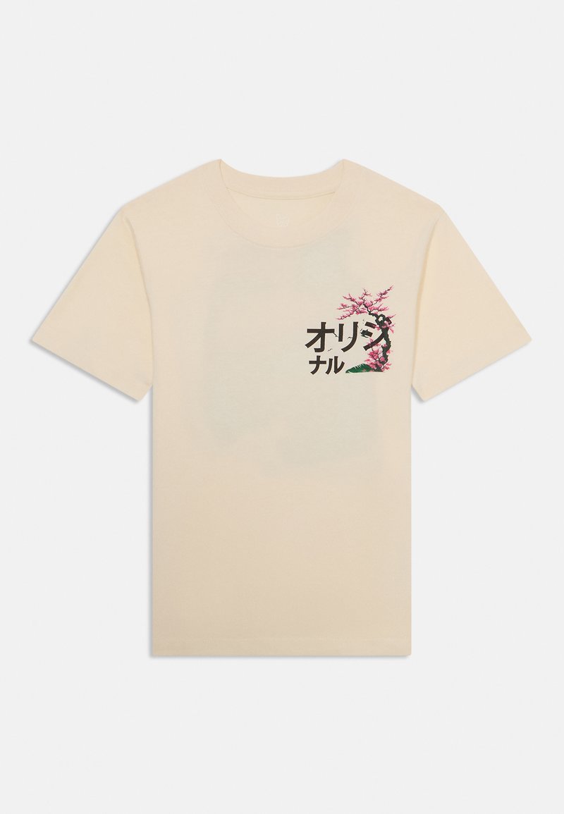 Cremfarbendes Baumwoll-T-Shirt mit kurzen Ärmeln. Auf der Vorderseite befindet sich ein schwarzes und pinkes grafisches Design eines Baumes sowie japanischer Text.