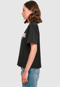 Mister Tee SWEET DISASTER  - Triko s potiskem - black