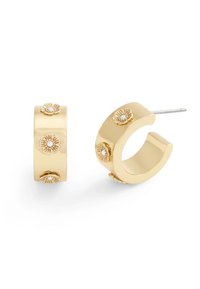 Guldörhängen i form av hoop med blommiga accenter och små inarbetade stenar; slät yta med en polerad finish, cirkulär och chunky design.