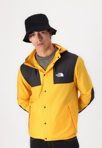 The North Face M SEASONAL MOUNTAIN JACKET - EU - Outdoorjakke - summit gold/black