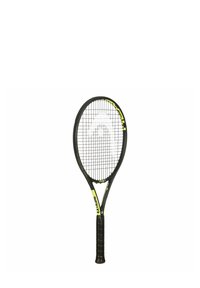 Tennisracket met een zwart frame, gele accenten, een open snaarpatroon en een gestructureerde grip op het handvat.