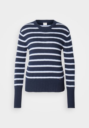 Pulover tricotat cu dungi albastre și albe, cu decolteu rotund, tiv striat și mâneci lungi. Textură moale cu un model orizontal subtil.