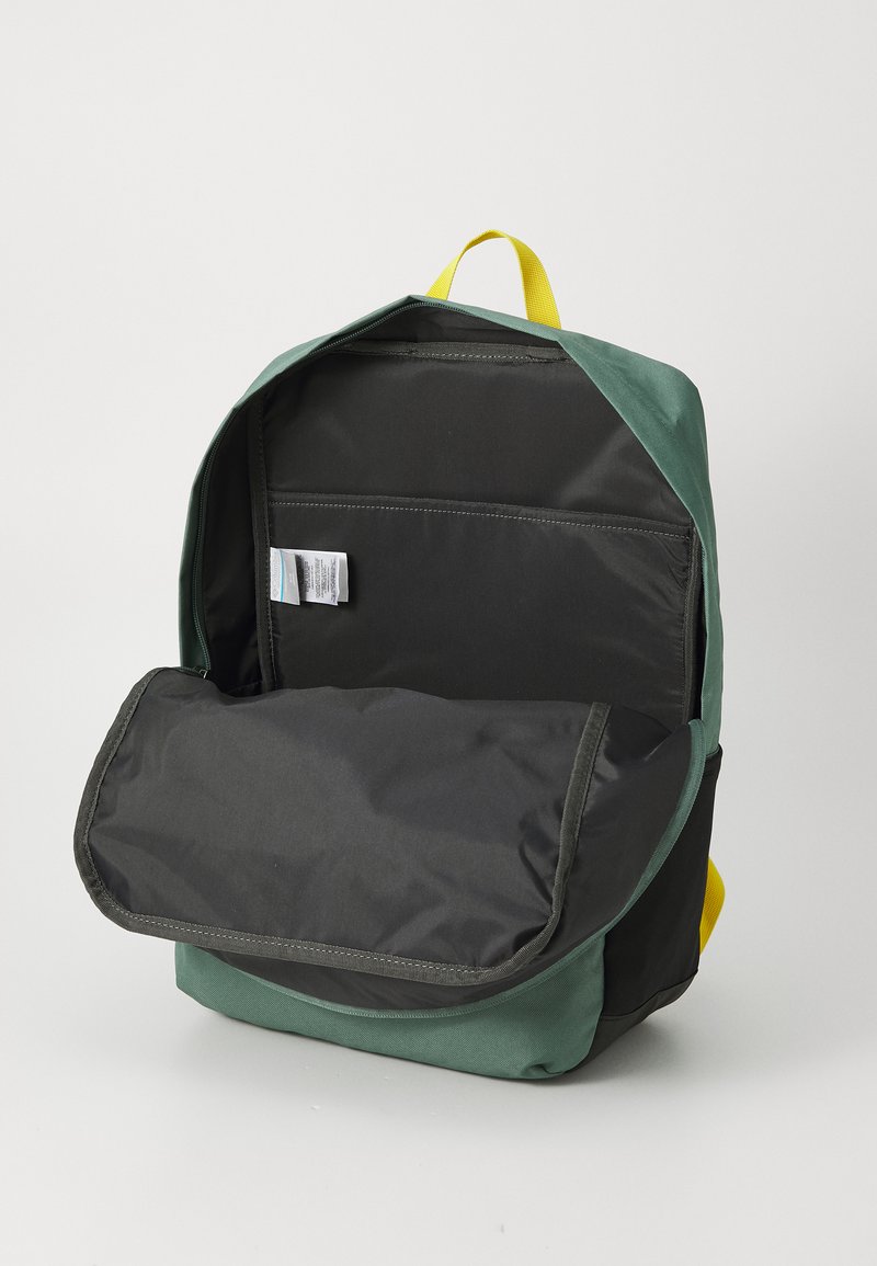 Columbia Street Transit Backpack II-bagage voor dames, reflecterende veiligheidsaccenten, comfortabel rugpaneel, verstelbare borstband, ademende schouderbanden, extern veiligheidsvak - Unisex