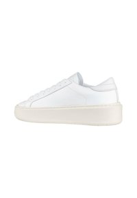 Hvide lædersneakers med rund tå, flad snøredesign, forhøjet gummisål og minimal syning for et rent udseende.