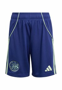 Granatowe spodenki sportowe z elastycznym pasem, z zielonymi paskami po bokach oraz haftowanym logo Ajax na lewej nodze.