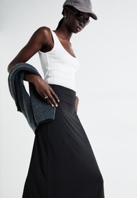 Weekday SIGNE DRAPY SKIRT - Jupe trapèze - black