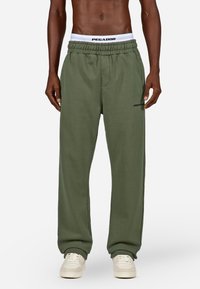 Pegador LOGO WIDE  - Tepláky - washed faded olive black