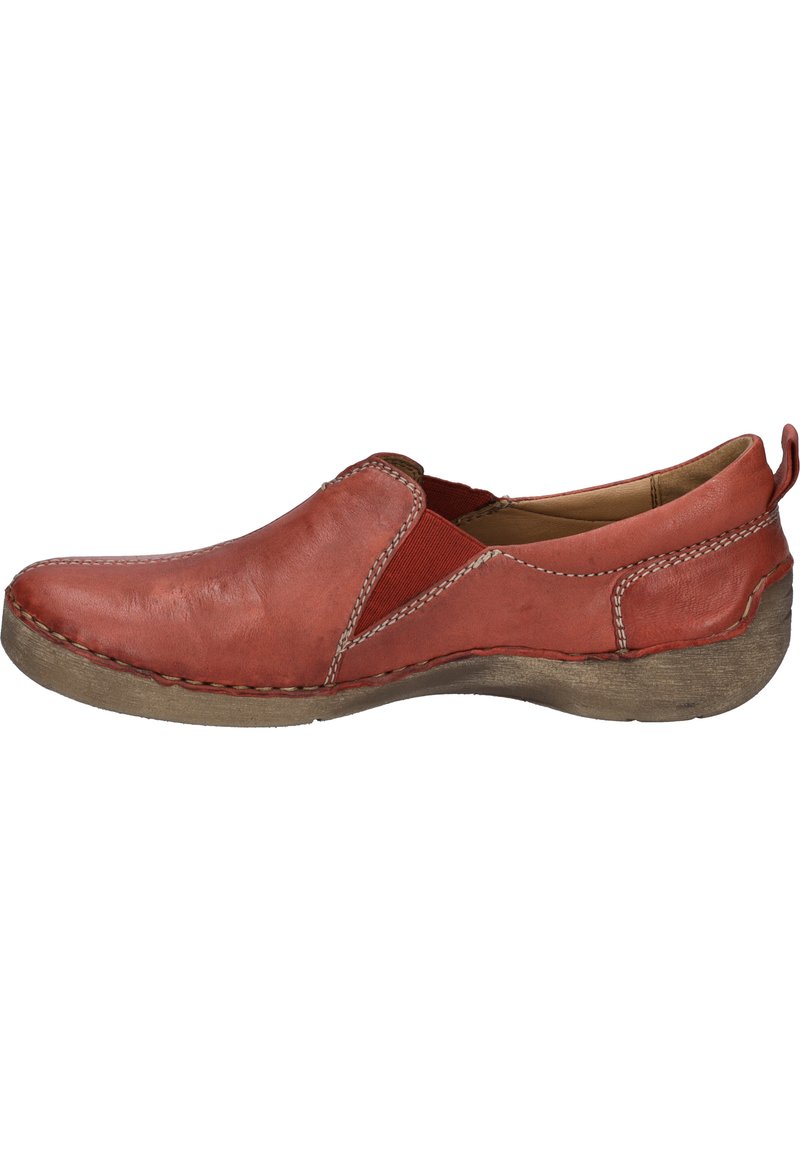 Scarpa slip-on in pelle rossa con pannelli laterali elastici, cuciture a contrasto e suola in gomma marrone testurizzata, caratterizzata da una punta rotonda.