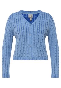 Vaaleansininen rättikuvioinen neuletakki, jossa on V-pääntie, napit edessä, ribattu hihansuu ja helma. Tekstuuri tuo syvyyttä.