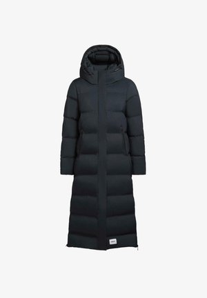 Dolga, črna oblazinjena bunda s kapuco, ki ima vodoravne prešite dele, sprednjo zadrgo in dve stranski žepi.