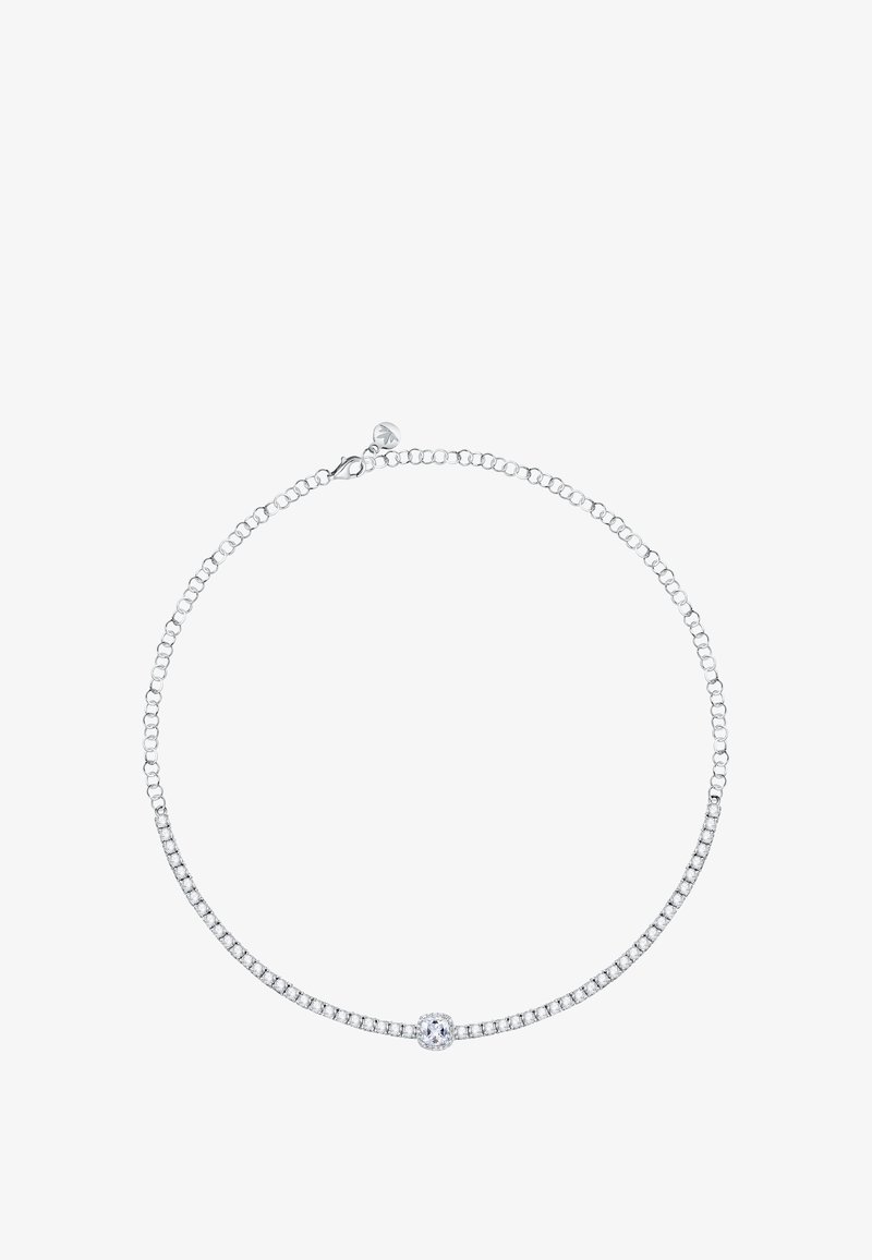 Collana d'argento con un design a catena, impreziosita da gemme trasparenti. La pietra centrale è rotonda e presenta dettagli elaborati che la circondano.