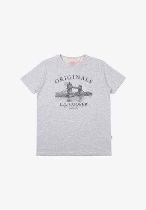 T-shirt à manches courtes gris clair avec un graphisme noir du Tower Bridge, le texte "ORIGINALS" au-dessus, et "LEE COOPER London is in our jeans" en dessous.