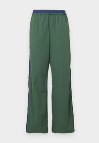 Neselectat, fir/midnight navy/chalk