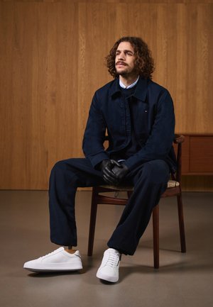 Tommy Hilfiger COURT - Športni copati - white