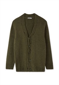 Cardigan in verde oliva a maglia con scollo a V, chiusura a bottoni e dettagli logori lungo la parte anteriore e l'orlo.