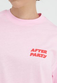 YOURTURN UNISEX - T-shirt med print - light pink