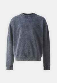 Marineblå hettegenser laget av mykt materiale, med rund hals, ribbede mansjetter og en lett bleket effekt med en liten logo på brystet.