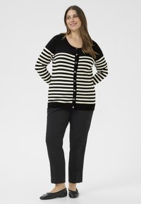 Kaffe Curve LIZZY STRIPE - Vesta na kopčanje - black/turtledove half stripe