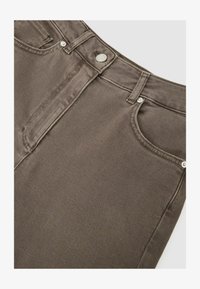 Neselectat, mocha brown