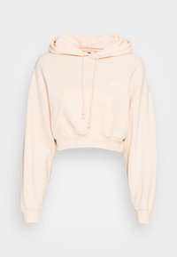 Hoodie court rose clair en tissu doux, doté d'une poche avant, d'une capuche avec cordon de serrage et d'un logo blanc subtil. Manches longues légèrement bouffantes.