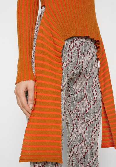 ECKHAUS LATTA FLUTED  - Πουλόβερ - blood orange